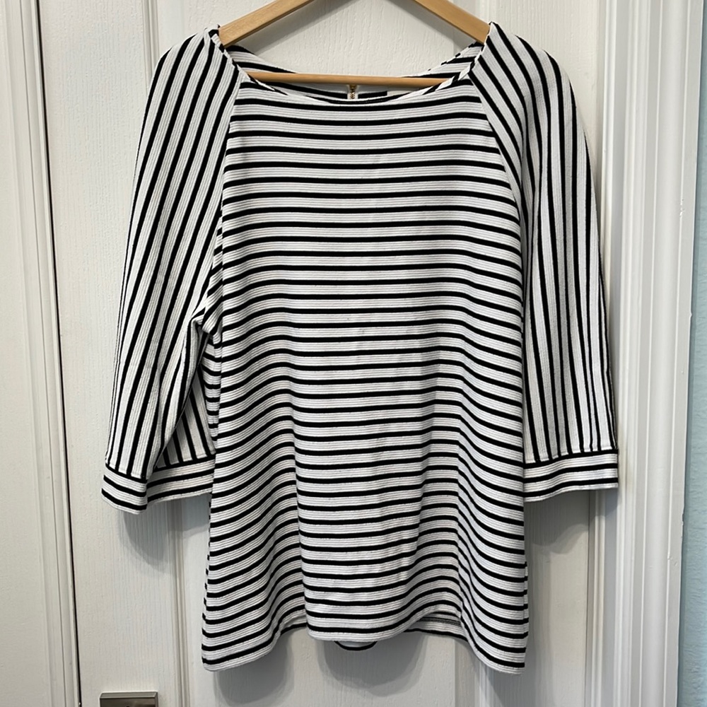 Chicos black and white striped three-quarter sleeve zipper back detail sweater